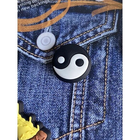 5 Pack Crocs Jibbitz Dude Pin Backer Alien Dominoes Peace Pizza Slice NEW - Picture 3 of 12